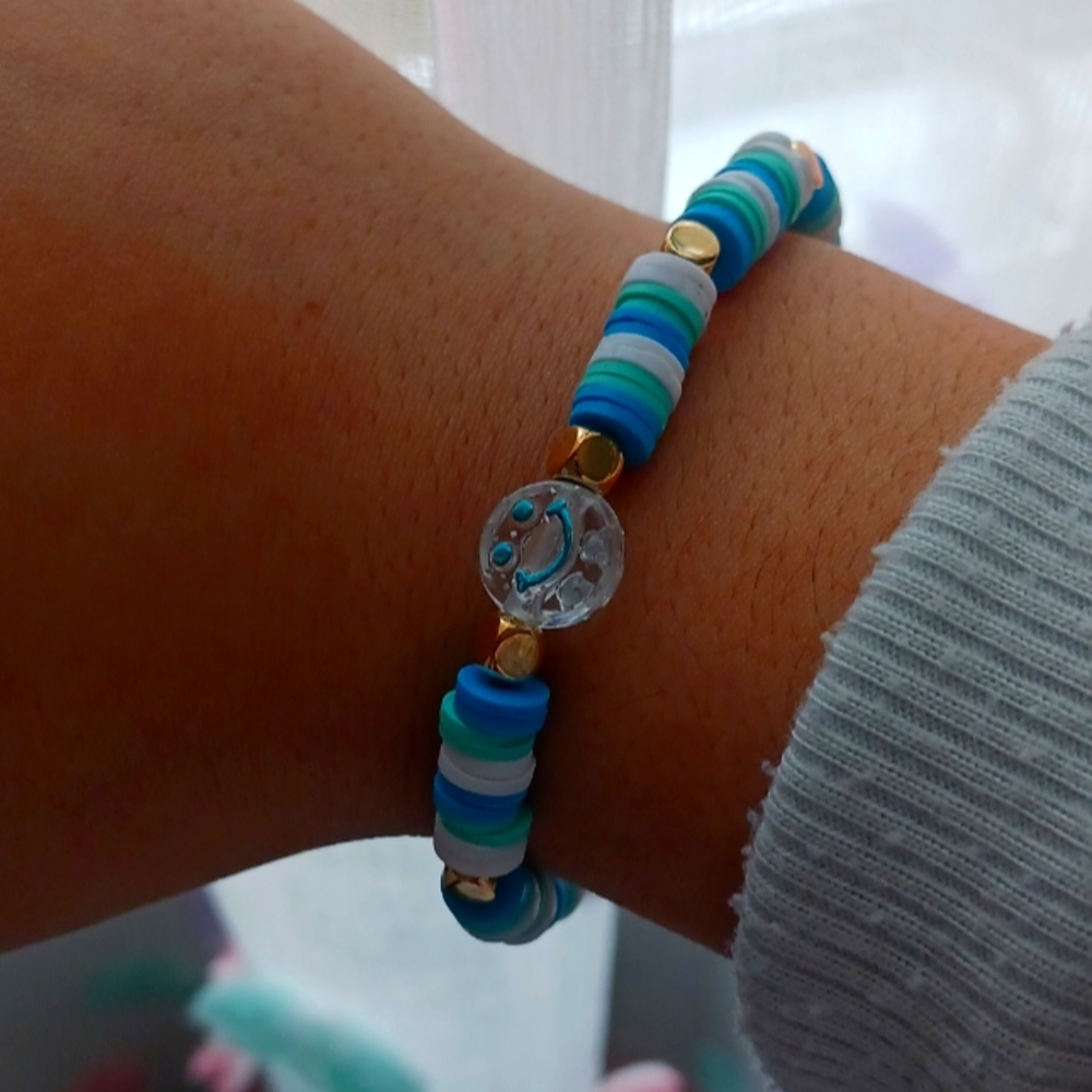 Clay beaded bracelet blue and white!!!